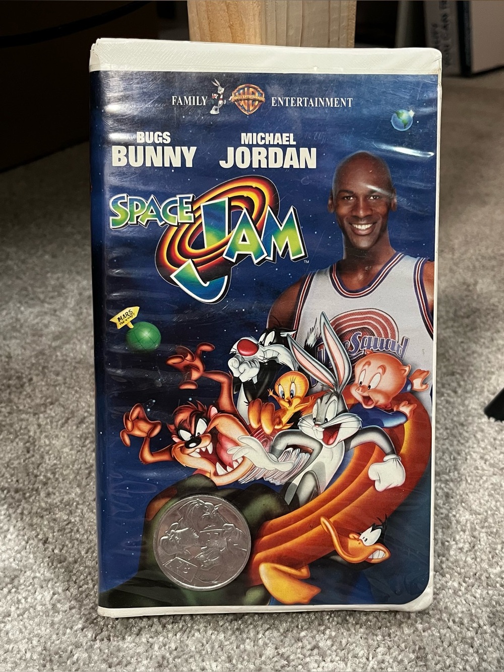 Space Jam (VHS, 1997) With Original Silver Coin Bugs Bunny & Michael Jordan